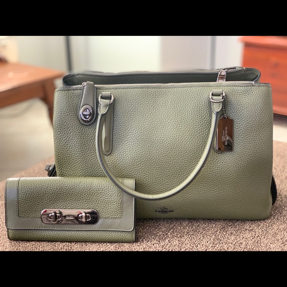 Coach purse with wallet